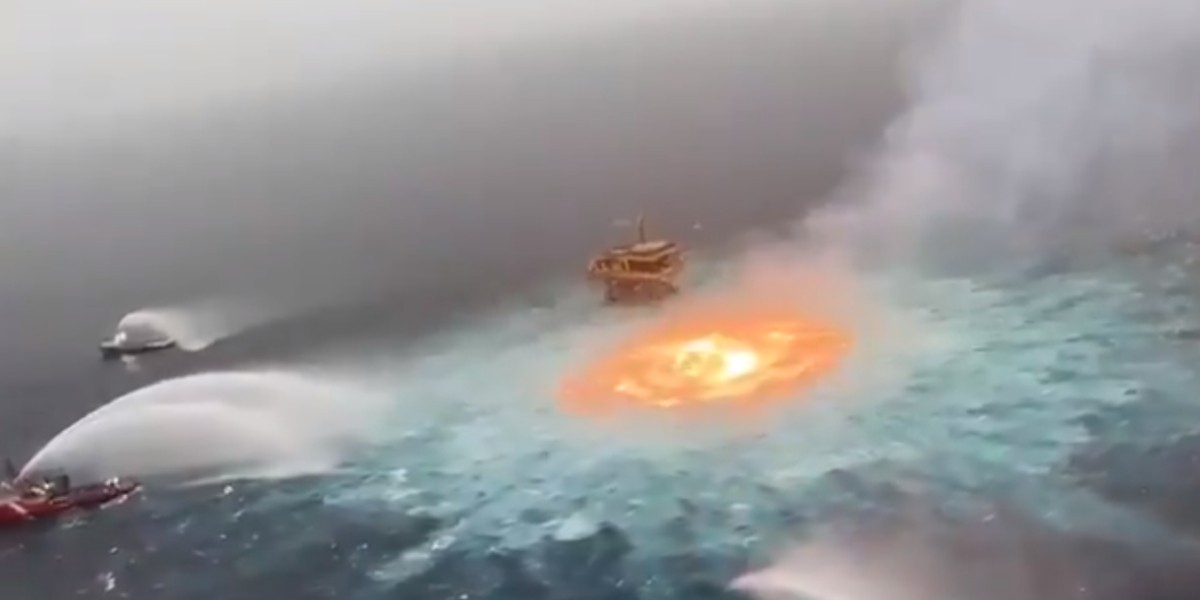 #VIDEO | Ducto de Pemex provoca incendio submarino en el Golfo