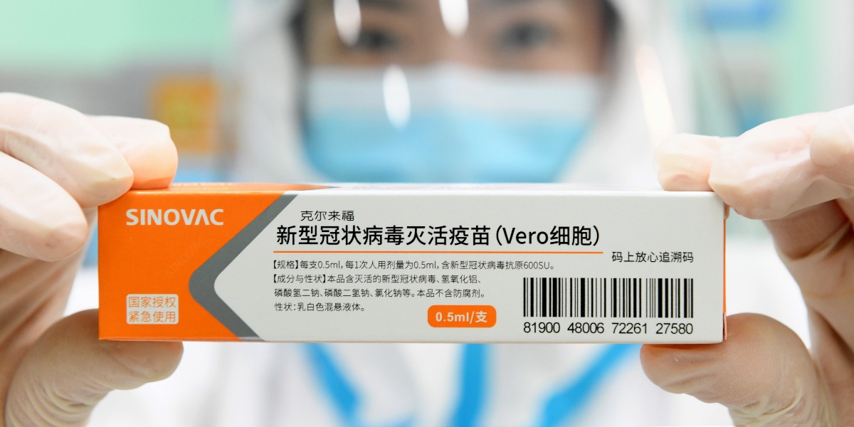 Médicos en Indonesia cuestionan eficacia de la vacuna Sinovac