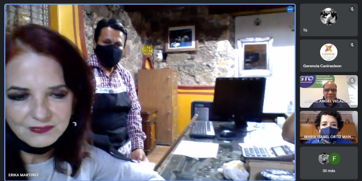 Capacita SMAOT a restauranteros en manejo adecuado de residuos