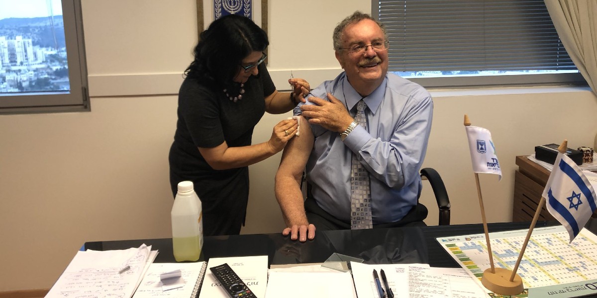 Vacuna de Pfizer sería menos eficaz contra la variante Delta: Israel