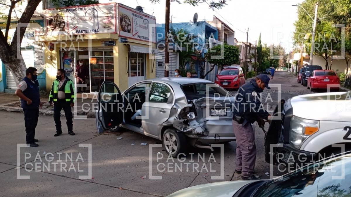 Aparatoso accidente en la colonia Azteca