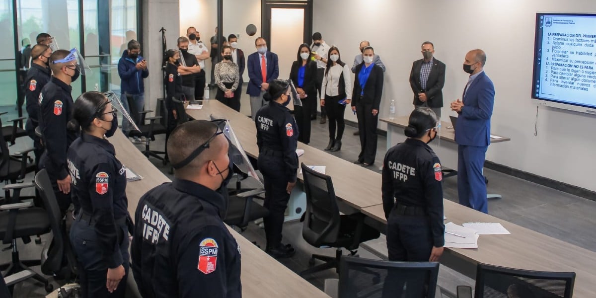 Va Ale Gutiérrez por mejores prácticas en seguridad para León