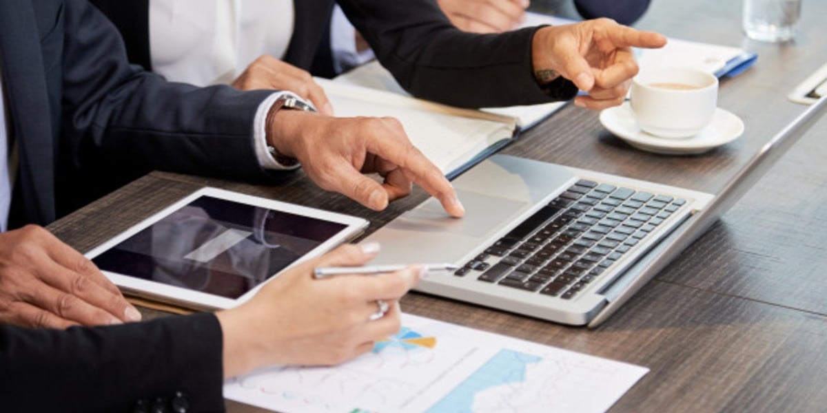 Semanas laborales de cuatro días mejoran la productividad: estudio