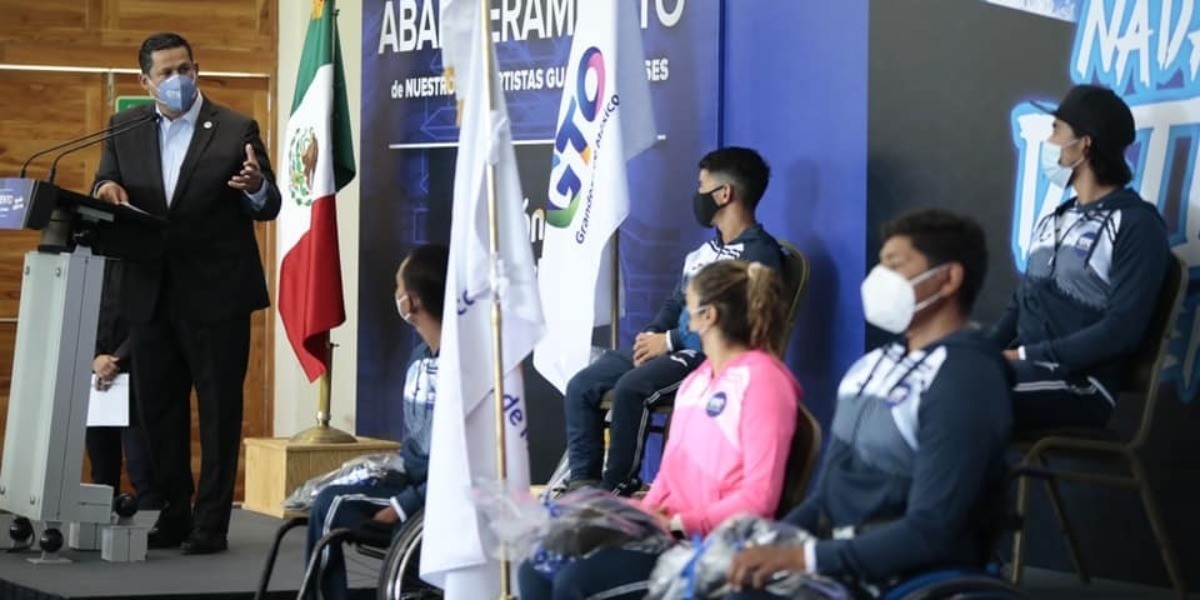 Abanderan a deportistas guanajuatenses rumbo a Tokio 2020