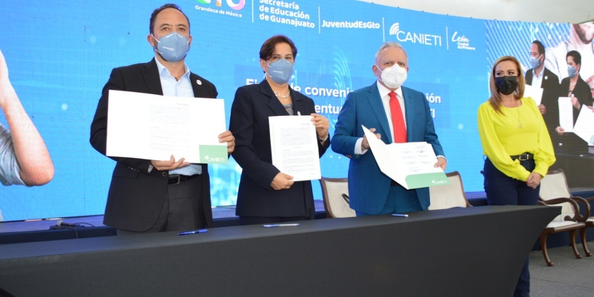 Impulsan interés de jóvenes a las Tecnologías de Información