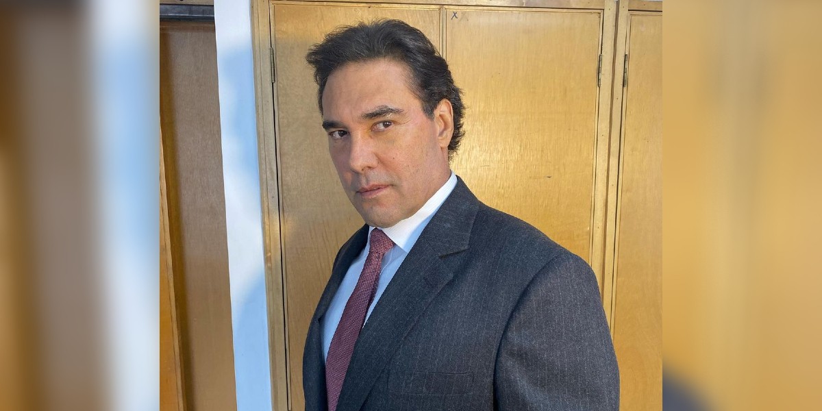 Eduardo Yañez 'cachetea' a AMLO y lo llama dictador