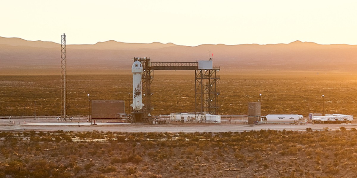 Completa Blue Origin su primer viaje privado al espacio