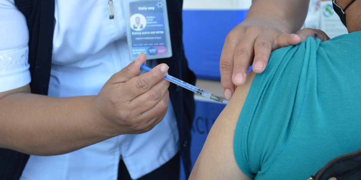 Llaman a empresarios a dejar salir a sus empleados para vacunarse