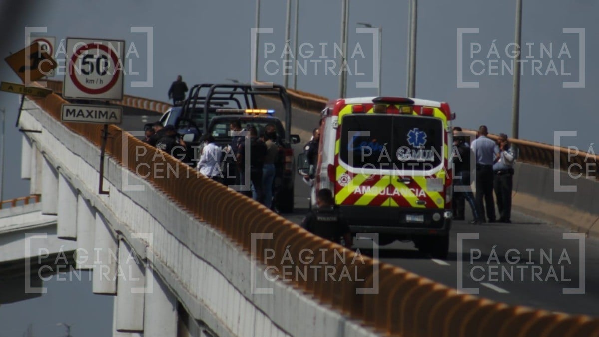Atacan a balazos a taxi verde en el Morelos