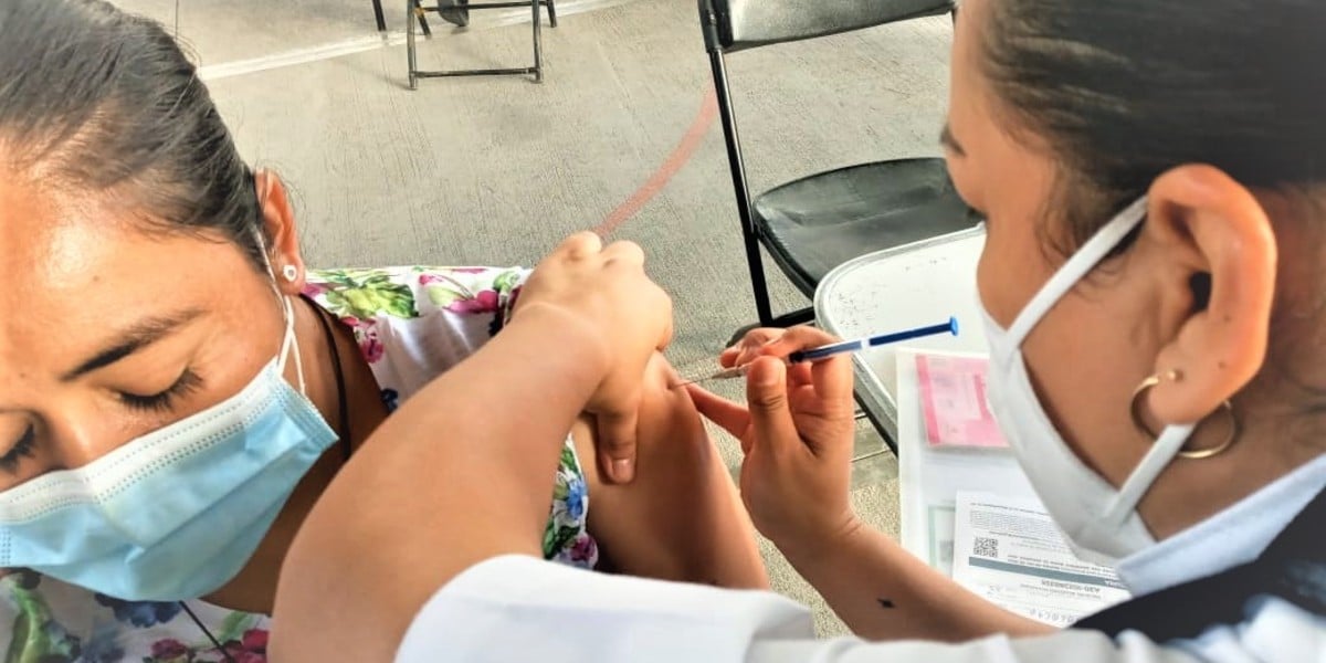 Espera AMLO vacunar a todos los mayores de edad para octubre