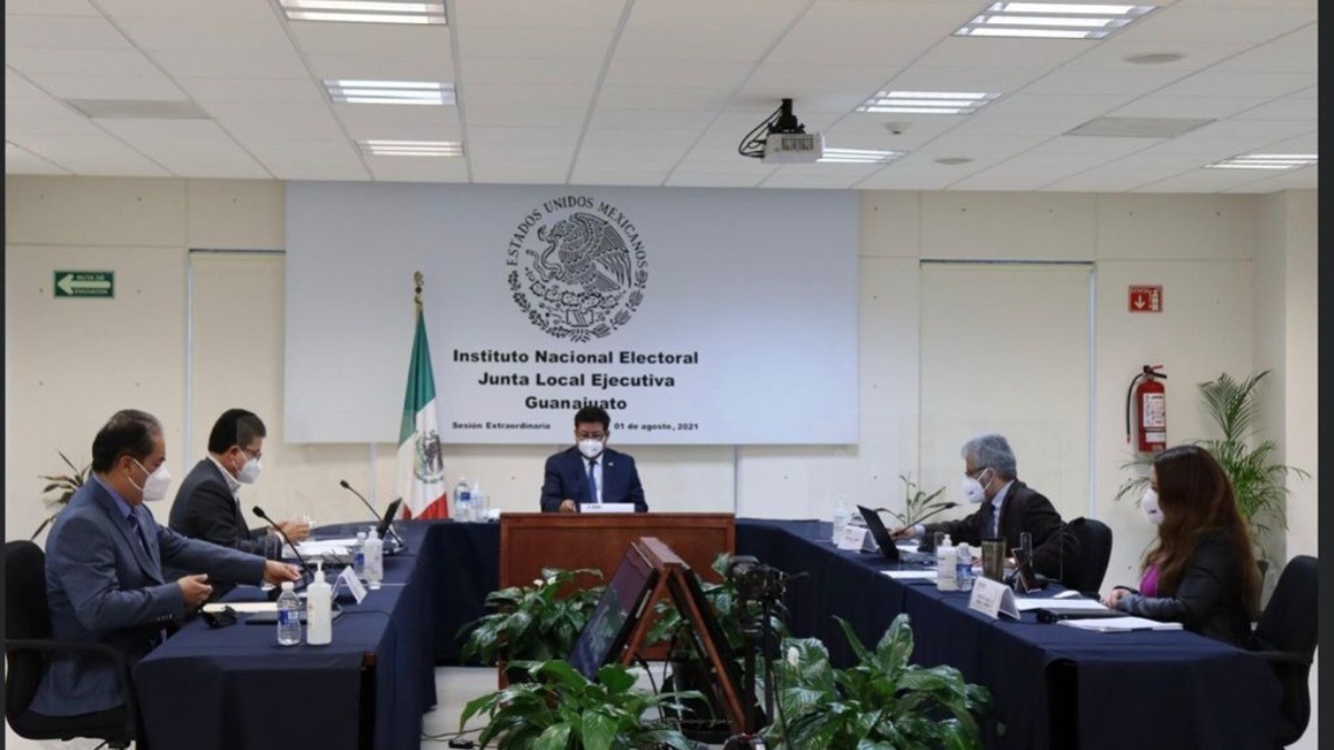 Reportan lenta instalación de mesas receptoras para consulta popular