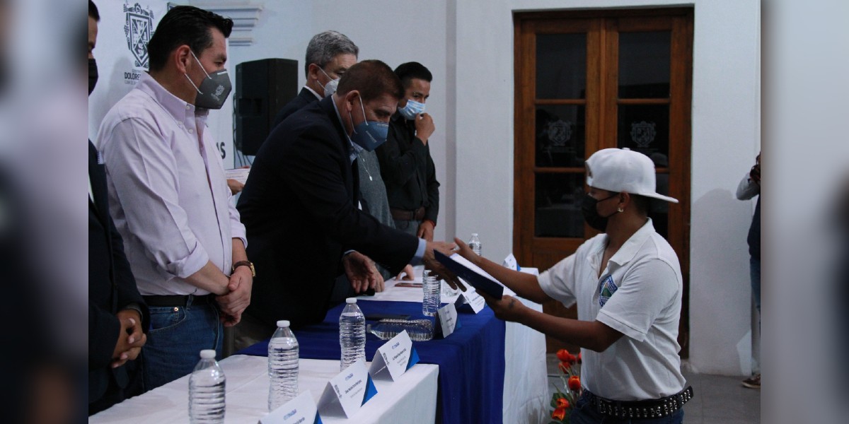 INAEBA entrega certificados a 50 graduados en Dolores Hidalgo