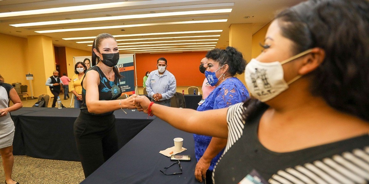 Llama Alejandra Gutiérrez a comerciantes a trabajar con visión a largo plazo