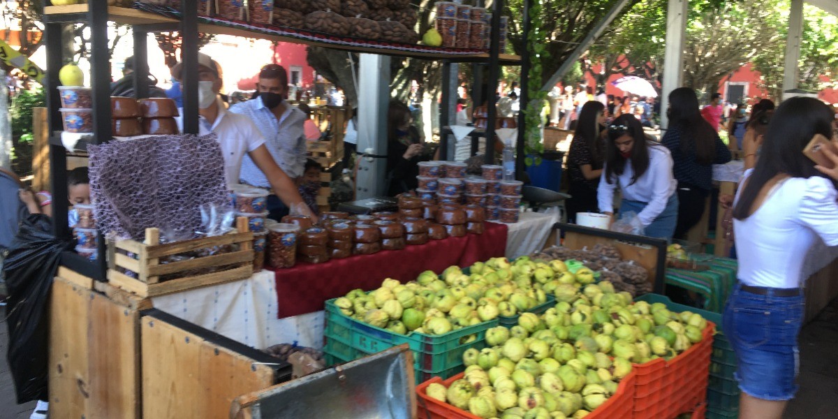 Asisten 5 mil personas a Feria de la Nuez y el Membrillo