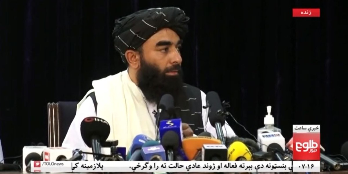 Talibanes permitirán que las mujeres estudien y trabajen