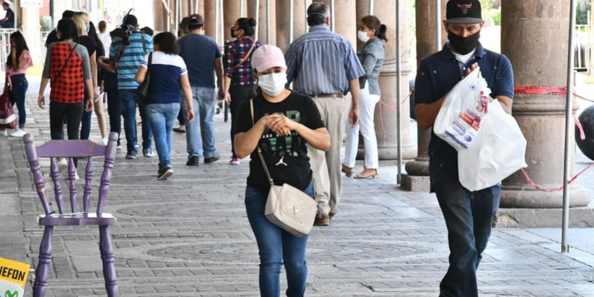 Pacientes que superaron el COVID-19 resistirían mejor la variante Delta que los vacunados