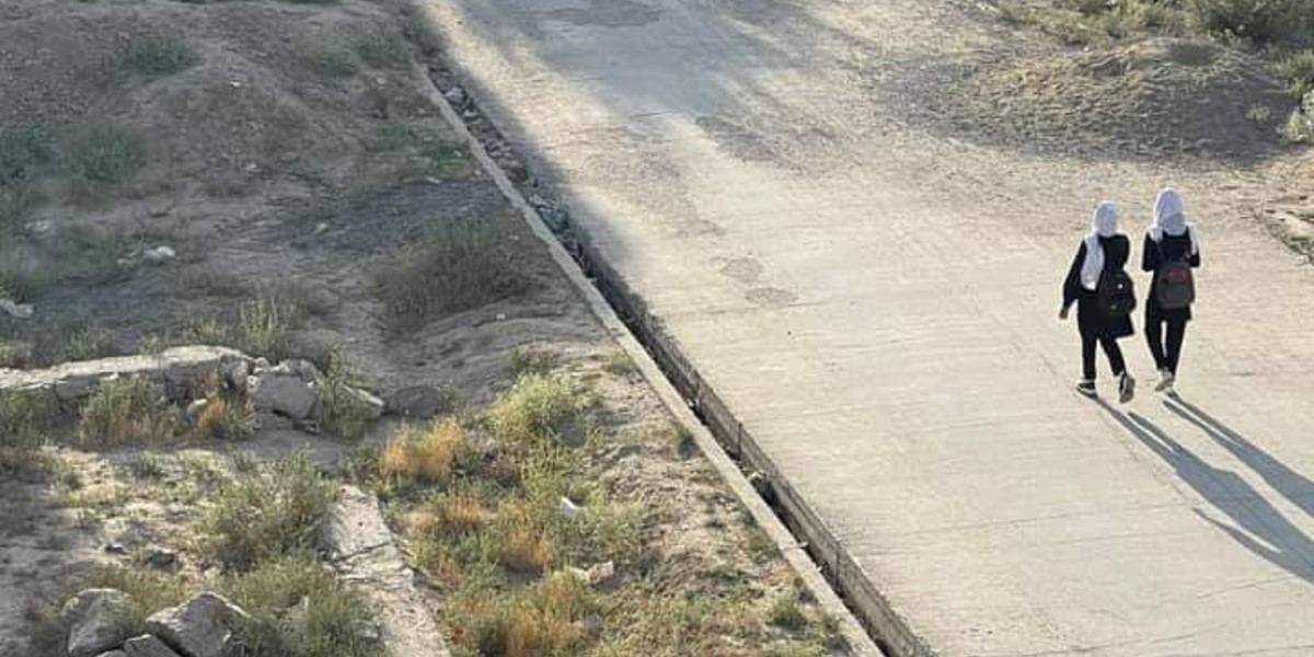 Mujeres irán a la universidad separadas de los varones, confirman talibanes