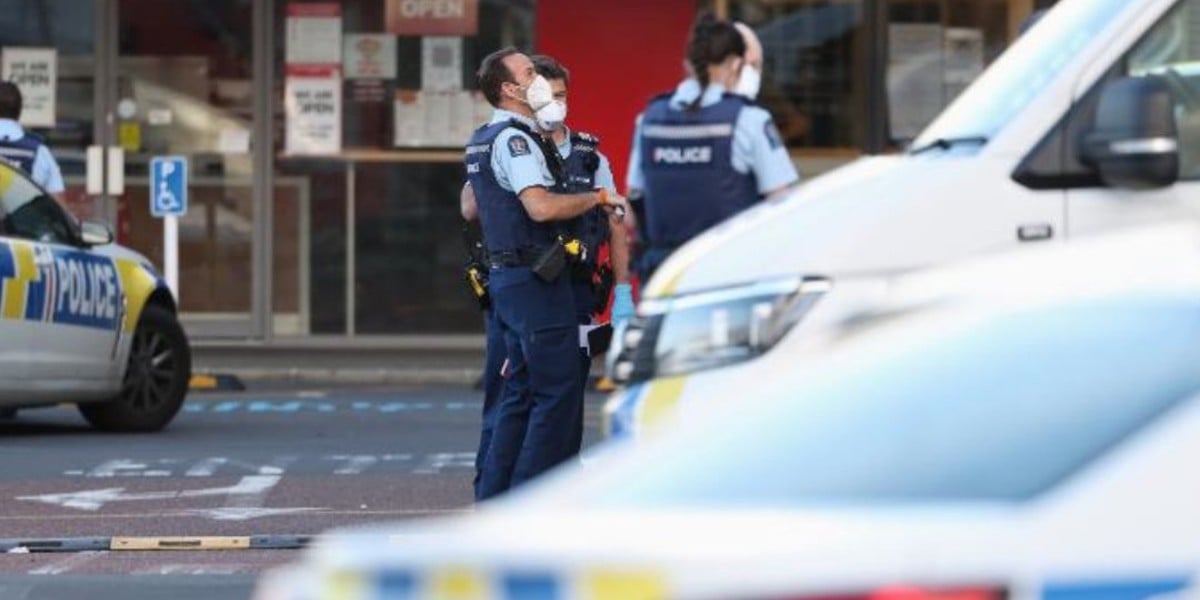 Terrorista apuñala a seis en Nueva Zelanda antes de ser abatido