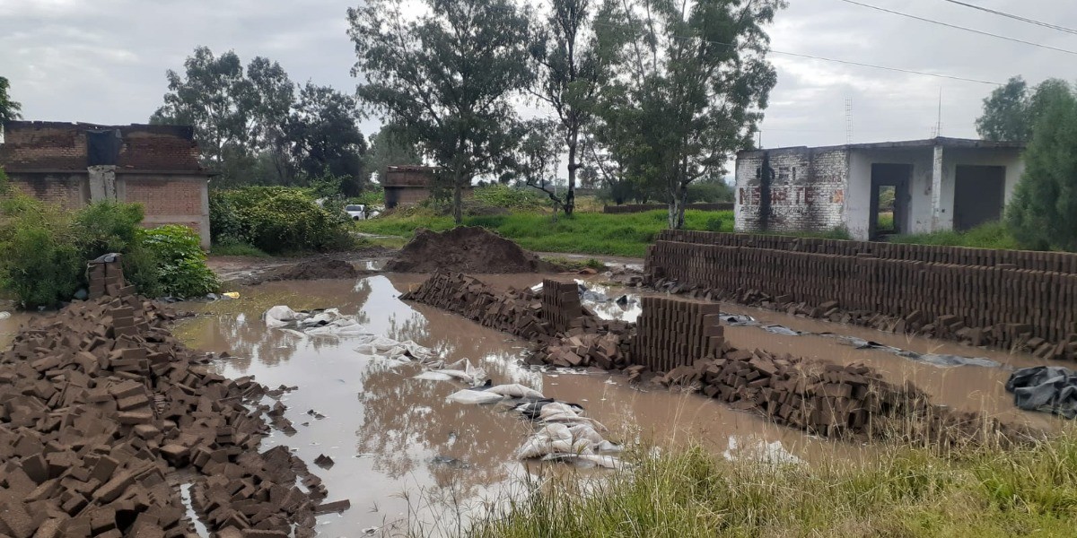 Otro dren, a punto de desbordarse en Abasolo
