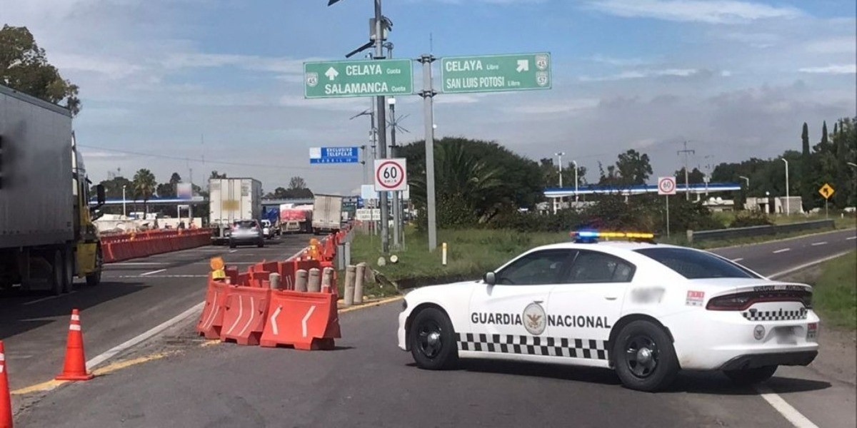 Cierran caseta de Celaya tras desbordarse río El Pueblito