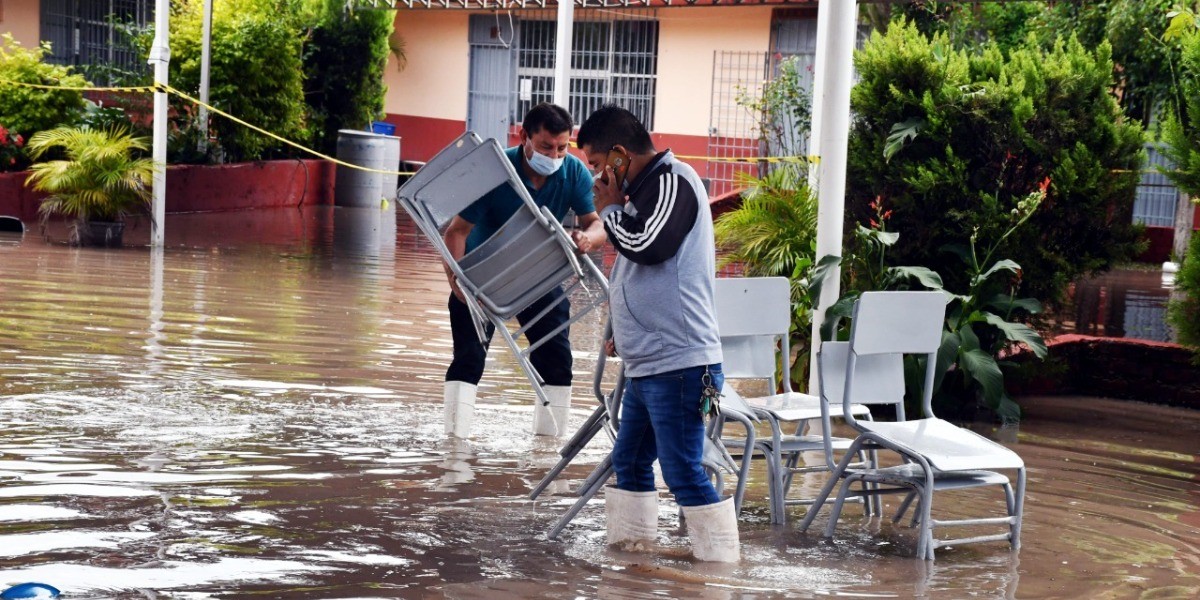 Se desbordan drenes La Soledad y El Nacimiento en Irapuato