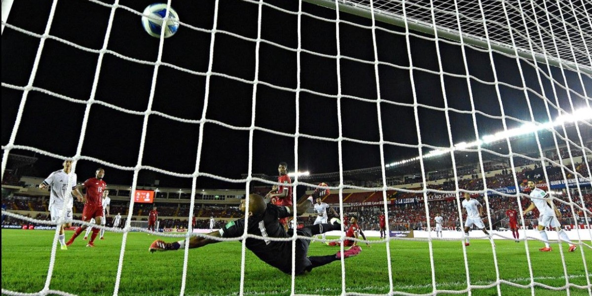 México empata ante Panamá; mantiene el liderato