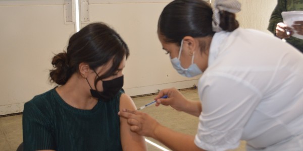 Vacunas para jóvenes de 18 a 29 años llegarían en octubre