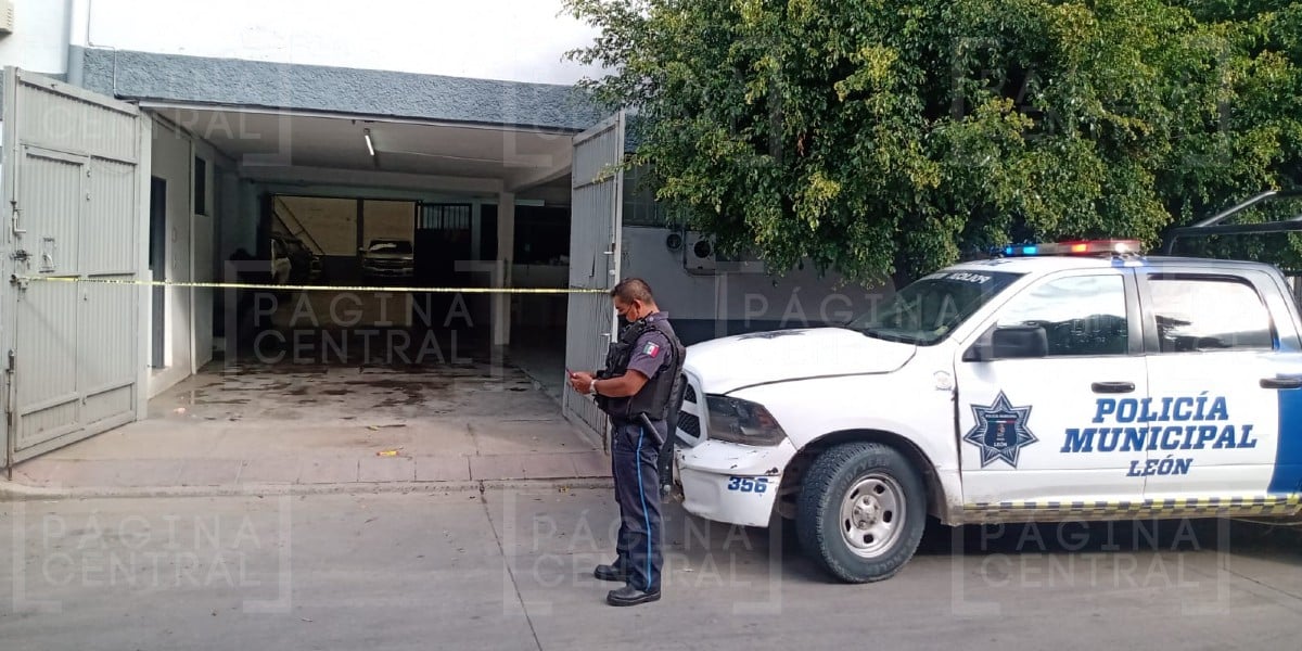 Le cortan el cuello a dueño de taller automotriz en intento de asalto