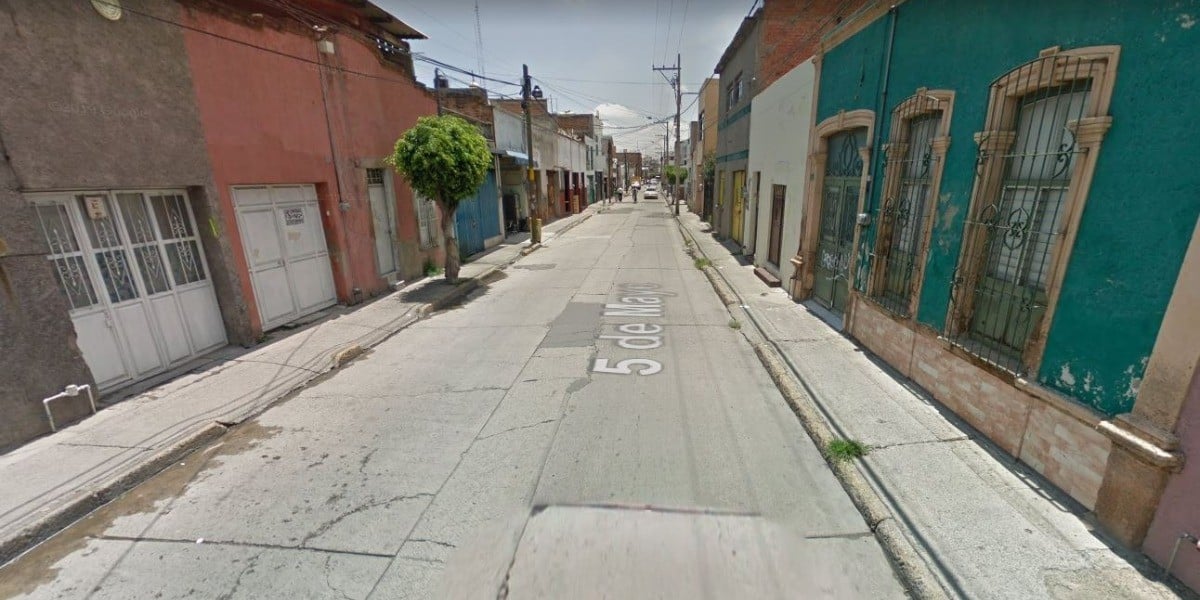 Solo 22 comerciantes de la calle 5 de Mayo tienen permiso