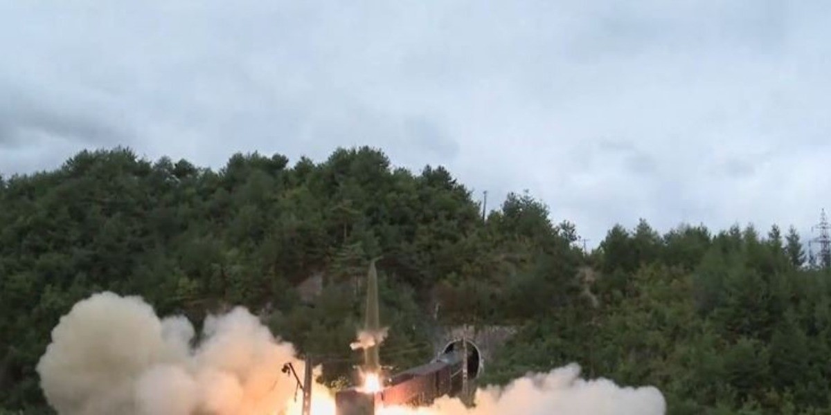 ¡Insólito!, lanza Corea de Norte un misil desde un tren