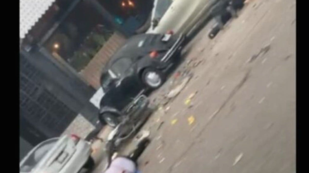 Reportan en estado crítico a mujer lesionada en bombazo