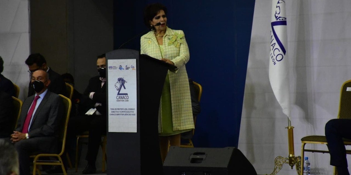 Pide presidenta de Canaco León no más cortina cerradas