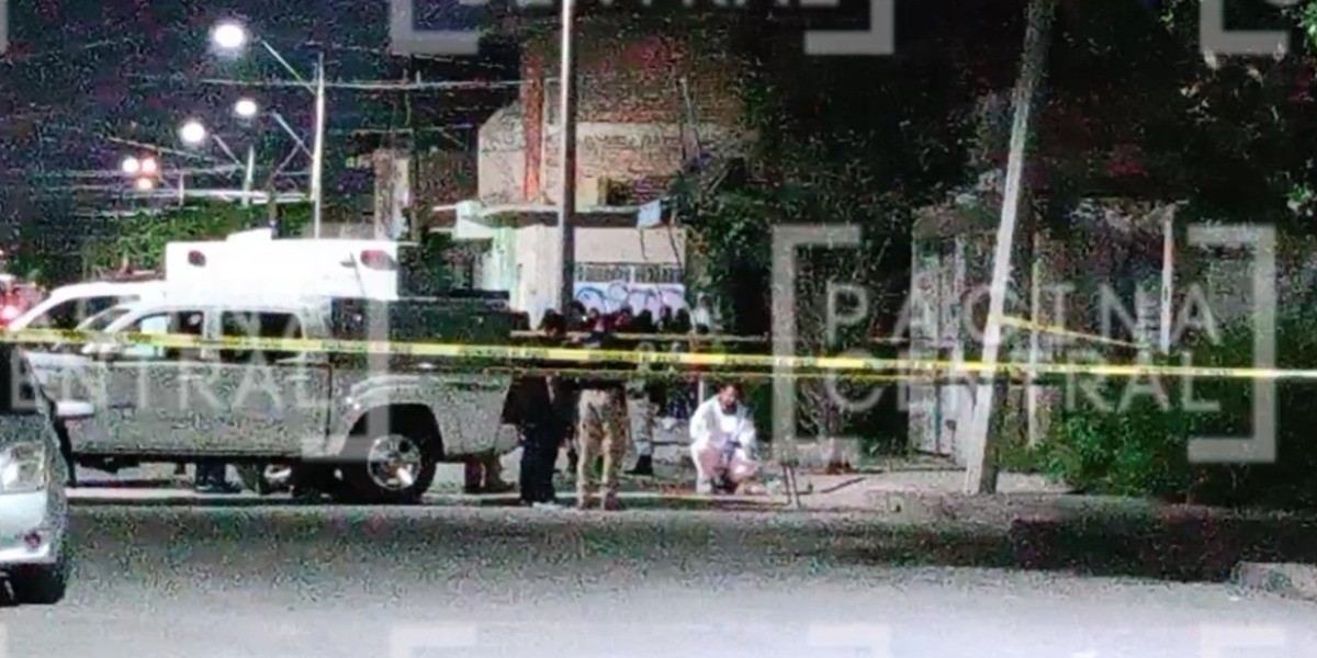 Tiran cuerpos de dos mujeres y un hombre