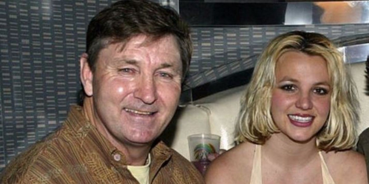 Juez suspende tutela de papá de Britney Spears sobre la cantante