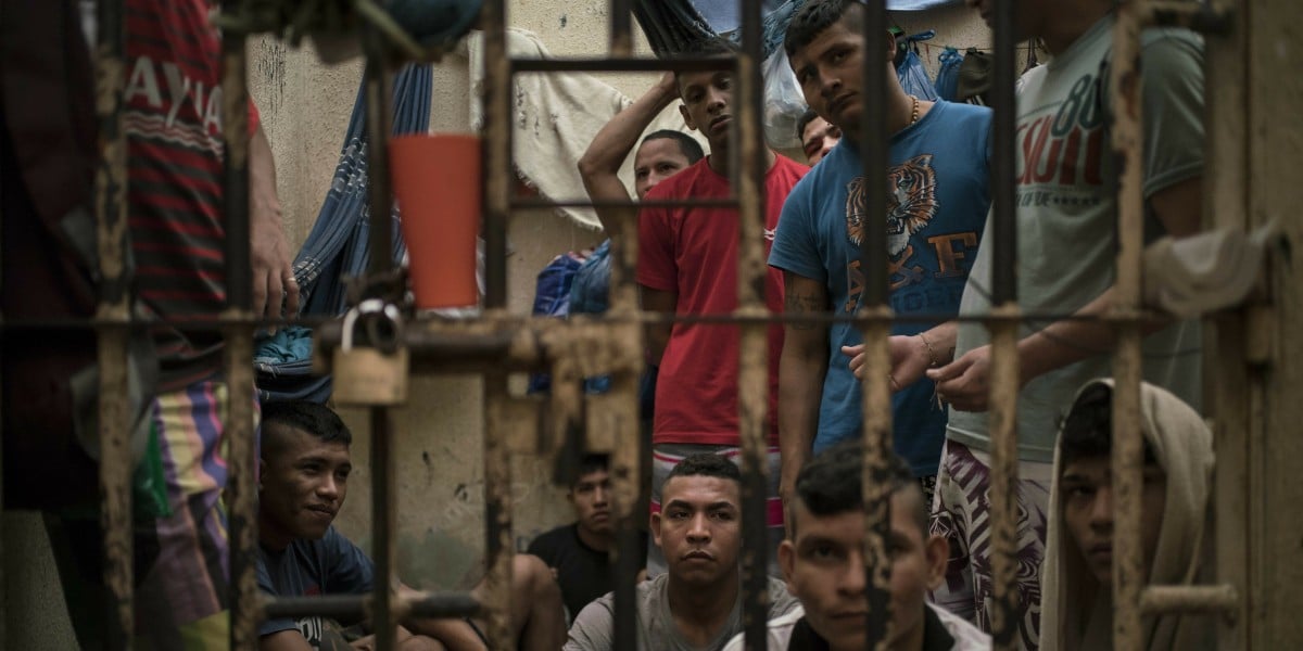 Motín en Ecuador deja más de 100 muertos en prisión de Guayaquil