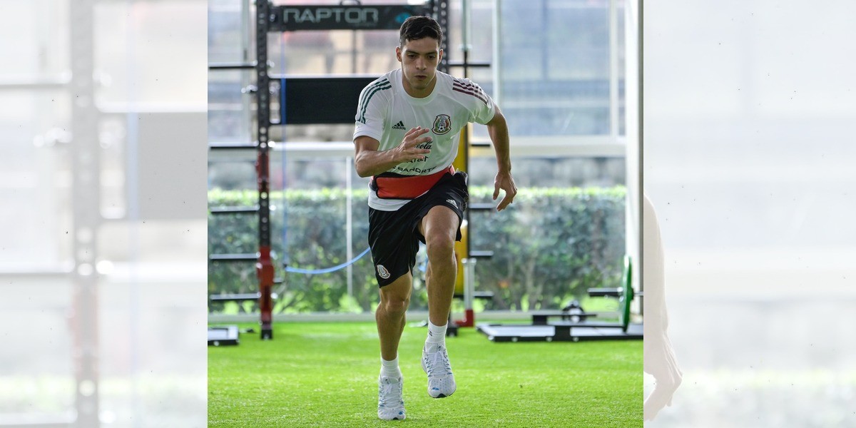 Raúl Jiménez reporta con el Tri después de casi un año