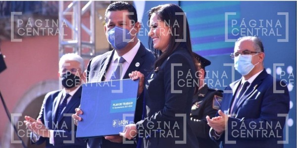 Alejandra Gutiérrez rinde protesta como alcaldesa de León