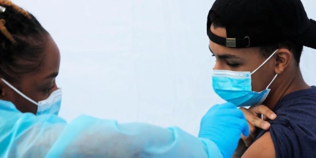 Juzgado pide que adolescentes de entre 12 y 17 años sean vacunados