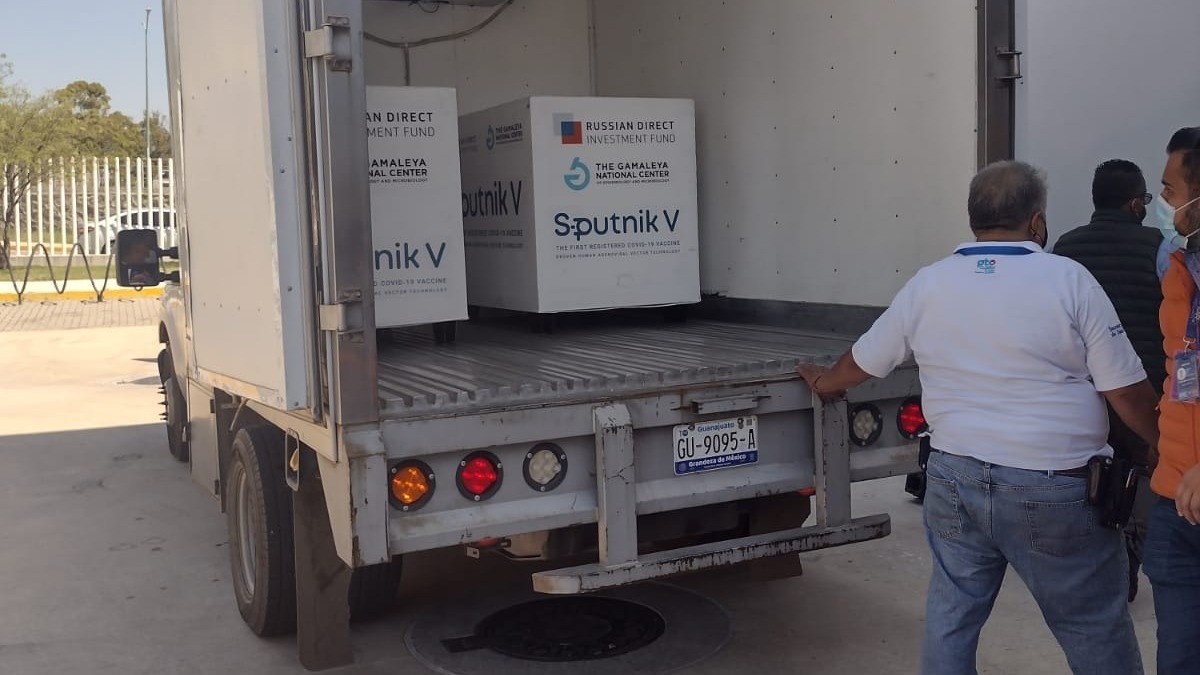 Llegan 500 mil dosis Sputnik para jóvenes y adelantan vacunación