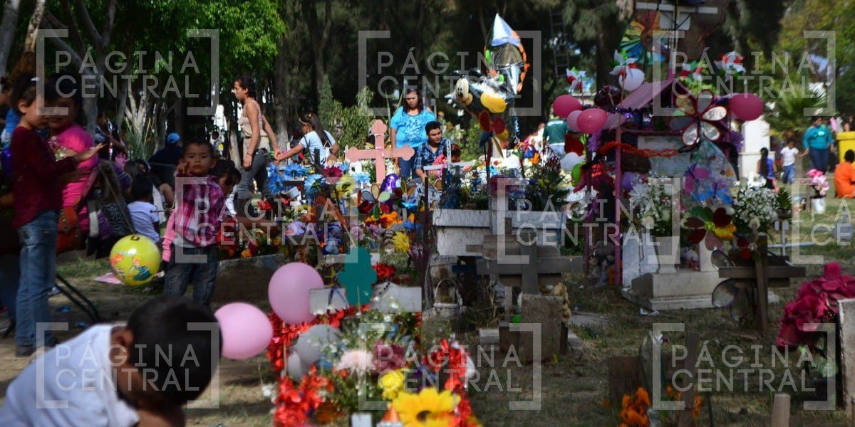 A visitar a sus difuntos; abrirán panteones del estado los días santos