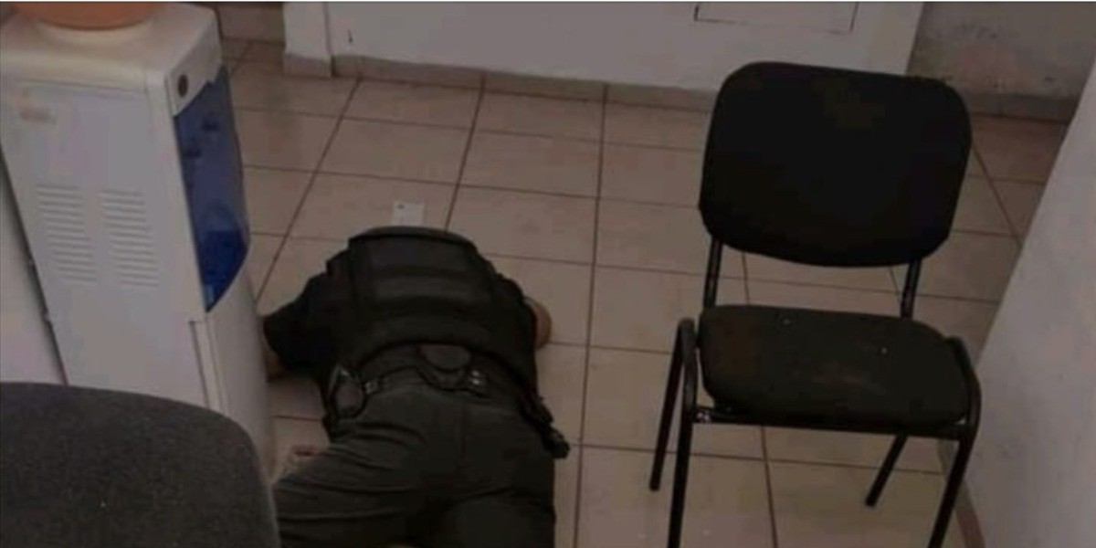 Ataques simultáneos a policías en León dejan un muerto y dos heridos