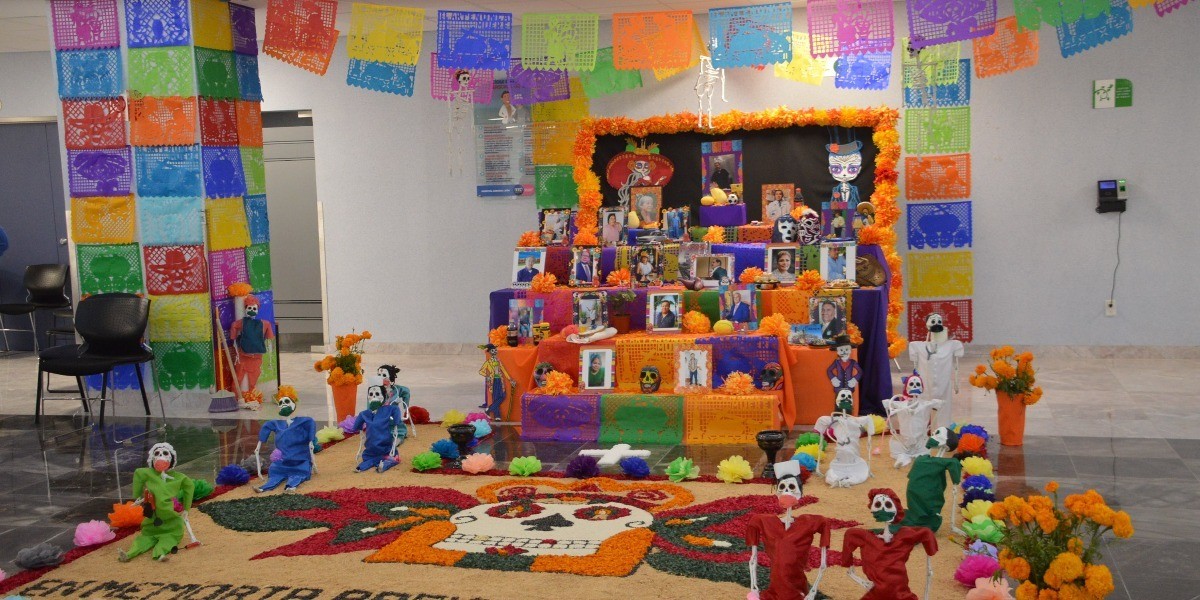 Dedica HGL altar de muertos a personal fallecido por COVID-19