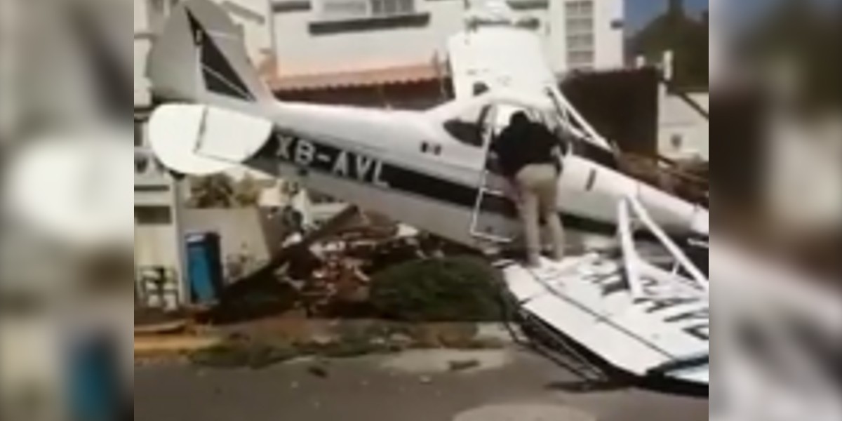 #VIDEO | Se estrella avioneta en zona residencial de Celaya