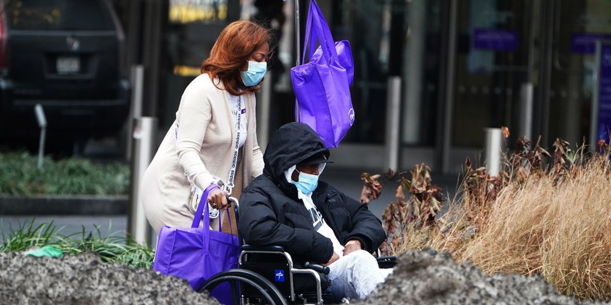 24% de hospitalizados por COVID-19 estaban vacunados