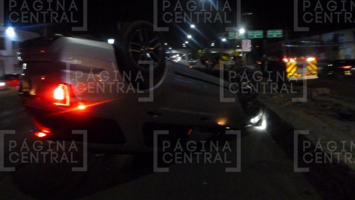 Vuelca jovencita en el Morelos