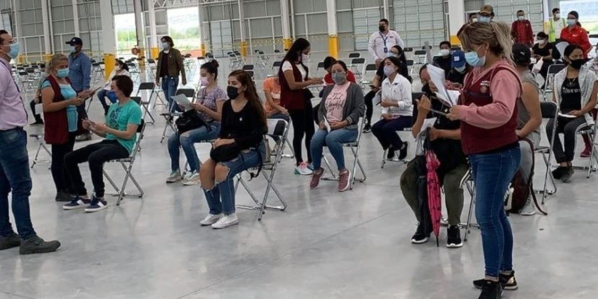 Anuncian vacunación para todos los adolescentes de 15 a 17 años