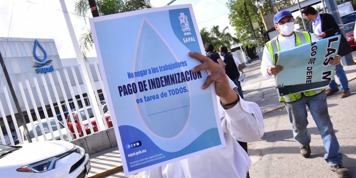 Extrabajadores de SAPAL despedidos hace un año exigen su reinstalación