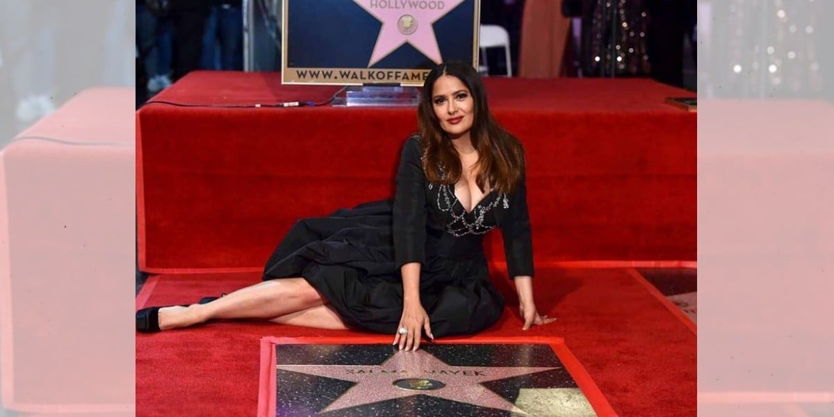 Recibe Salma Hayek estrella en el Paseo de la Fama en Hollywood