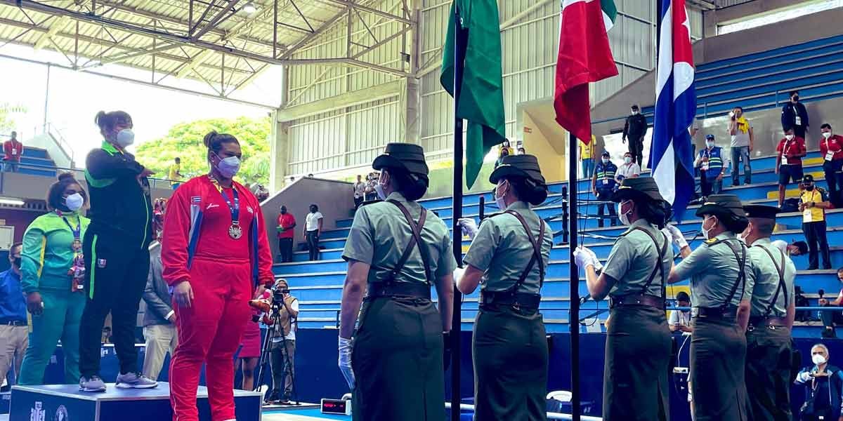 Con un oro y seis platas, concluye participación mexicana en halterofilia