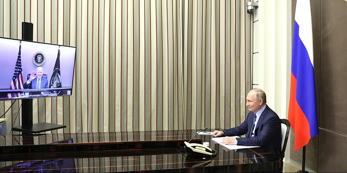 Biden advierte a Putin sobre fuertes sanciones si se moviliza sobre Ucrania